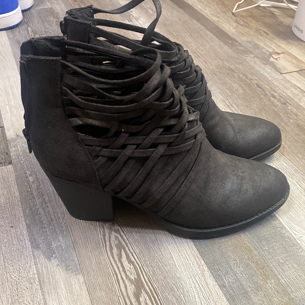 black healed booties
